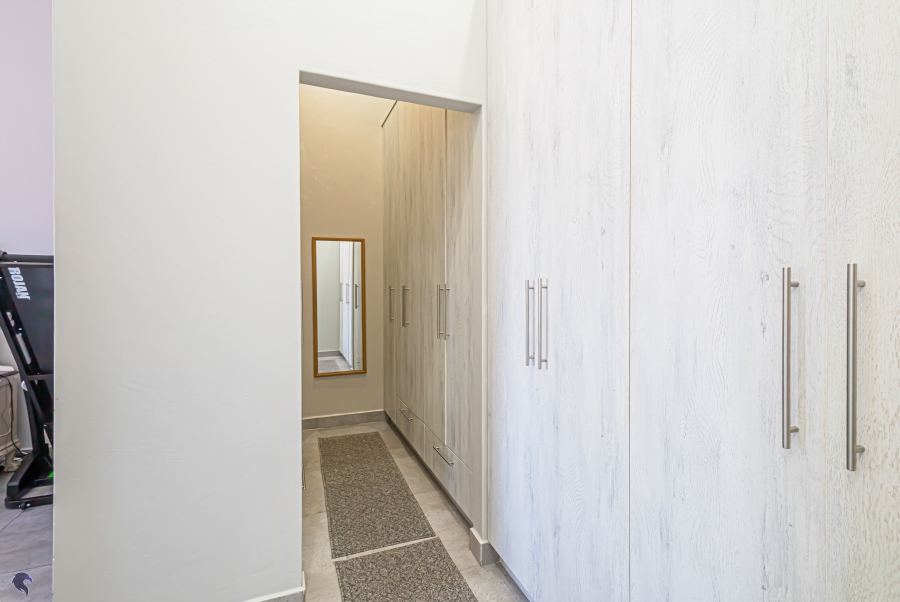 5 Bedroom Property for Sale in Myburgh Park Western Cape